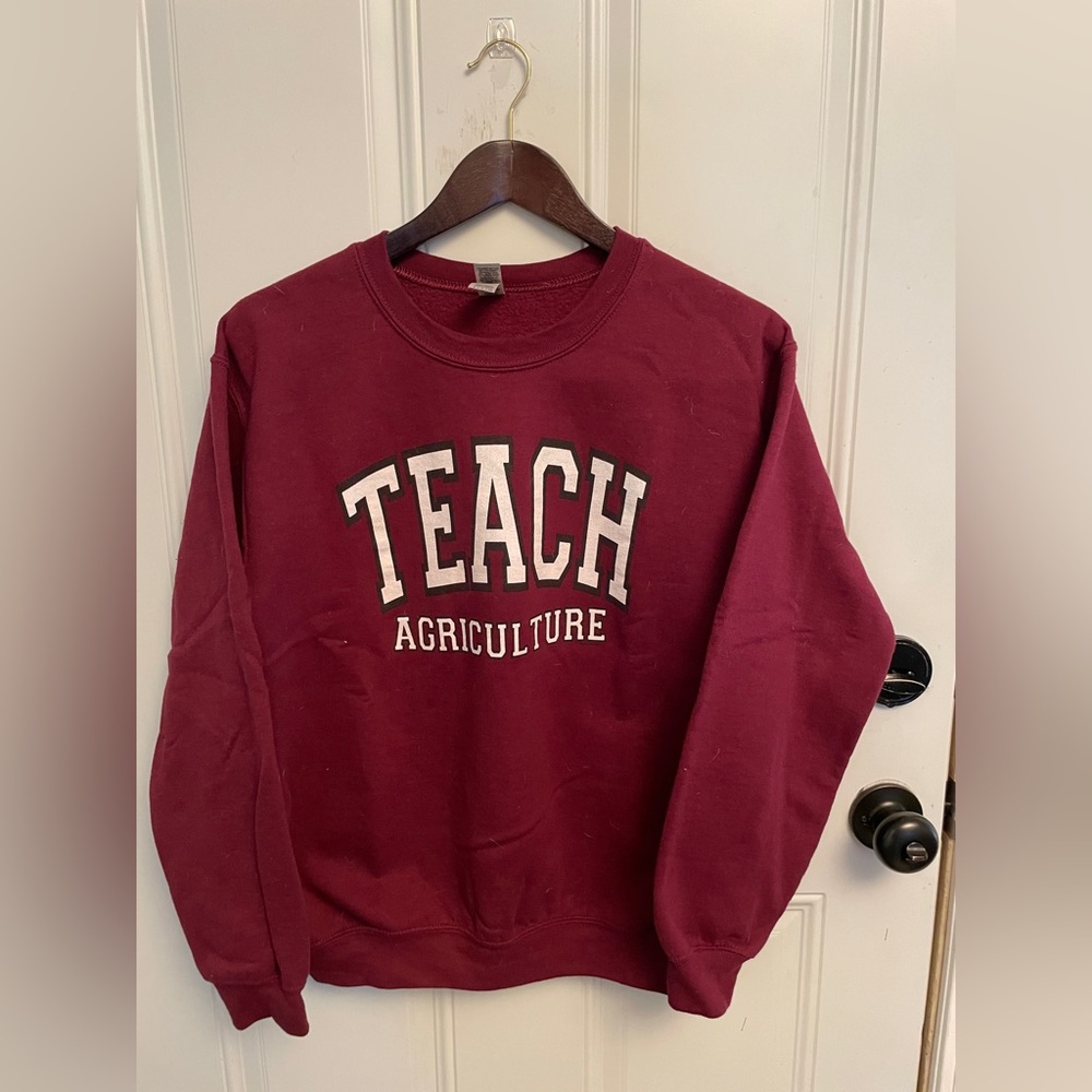 Wandering Maverick Boutique “Teach Ag” Arch Crewneck - size Small